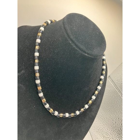 LA Gem Gold, Black & White Beaded 18.5 Inch Necklace! - Picture 3 of 7
